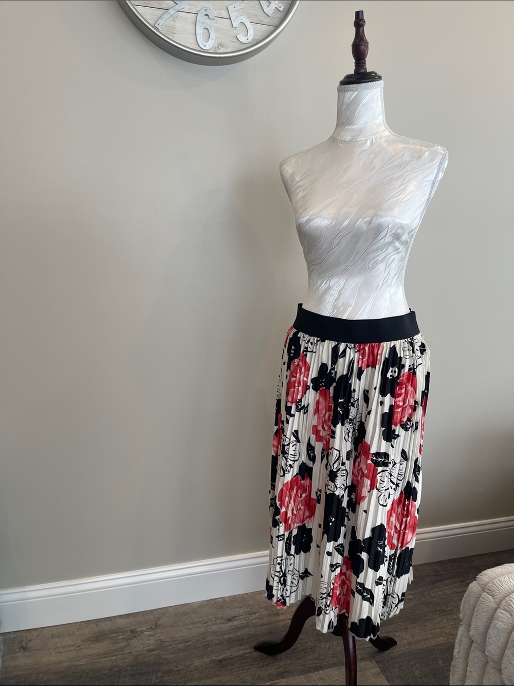 LuLaRoe Cream Pleated Midi Skirt with Black & Red Floral Print